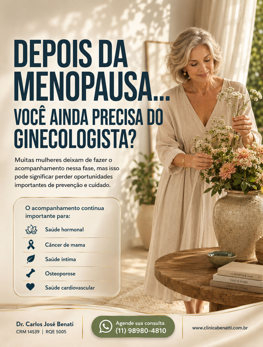 Mulher madura em consulta ginecológica preventiva após a menopausa